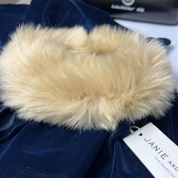 Janie and Jack 100044311 Navy Velvet Faux Fur Collar Jumpsuit NWT size 18-24 mon - Picture 4 of 10